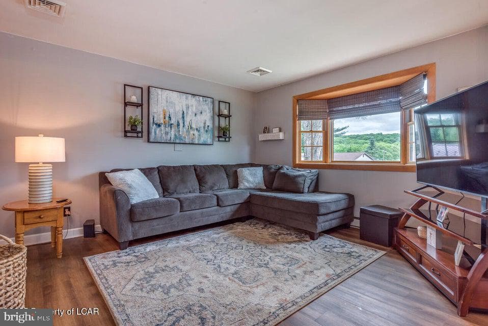 552 Willow Street photo 5
