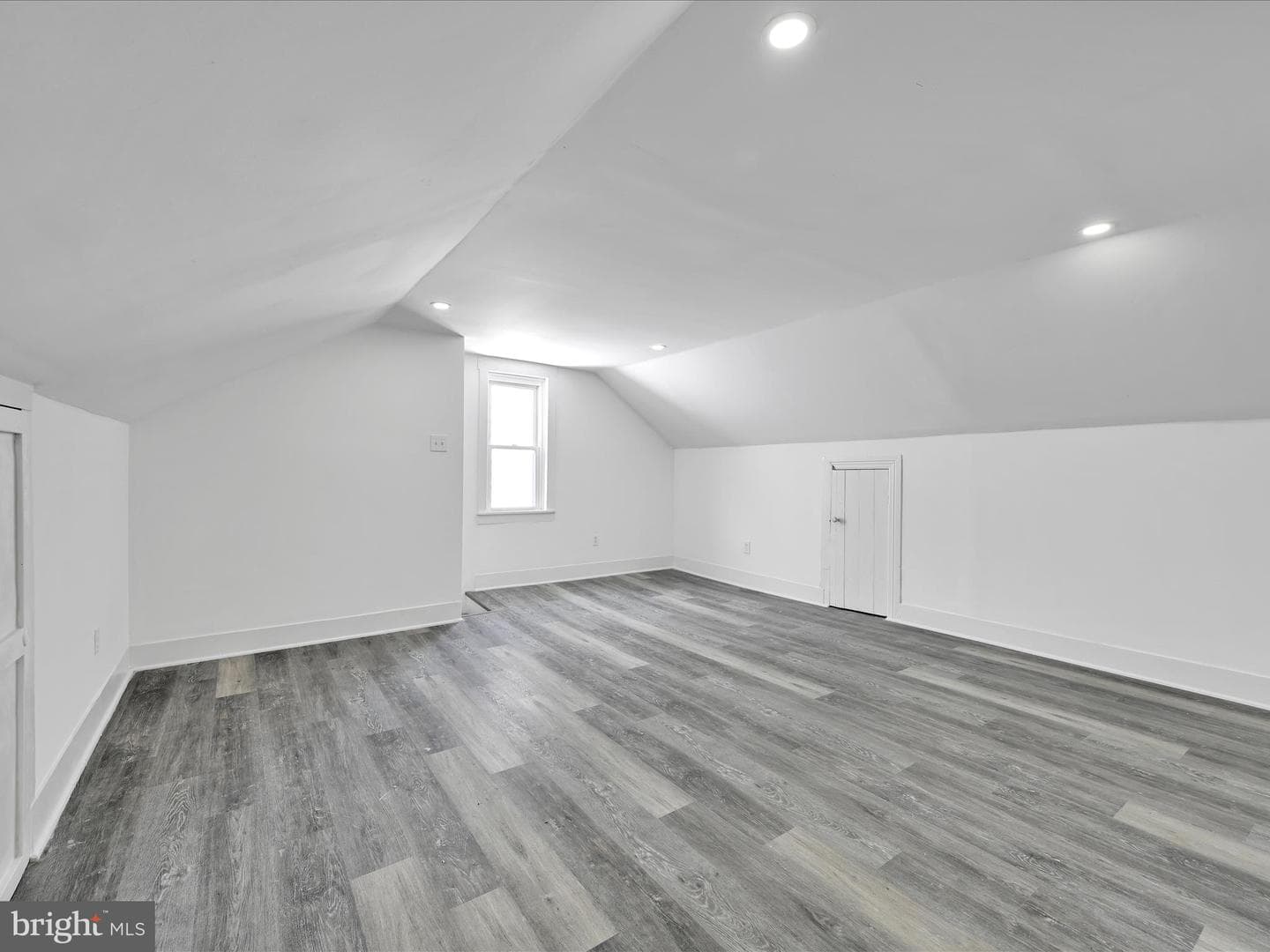 231 S Lehigh Avenue photo 18