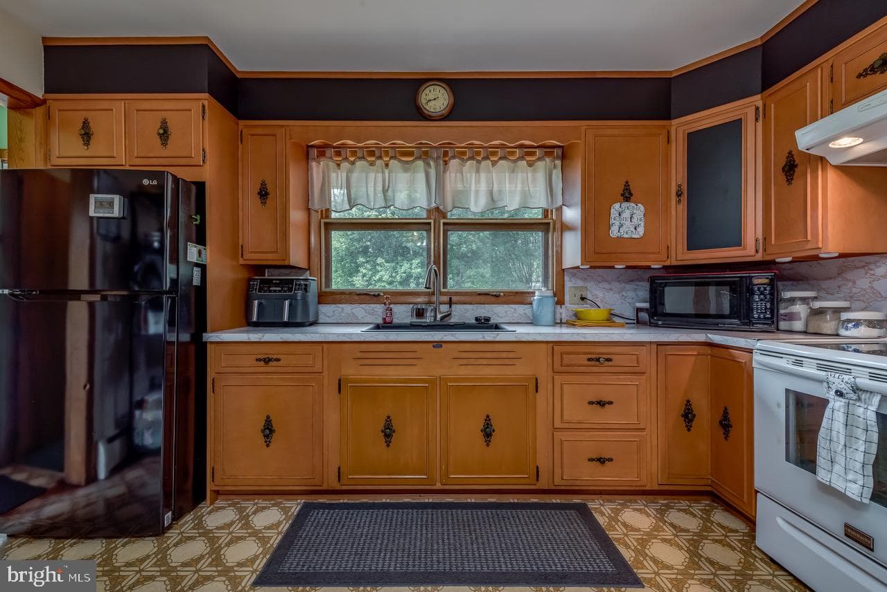 18 E Pine Street photo 12