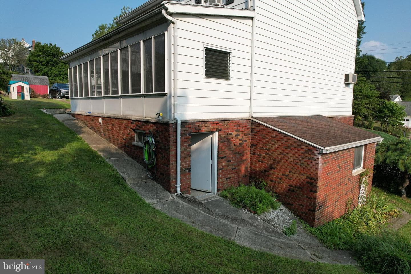 101 W Walnut Street photo 12