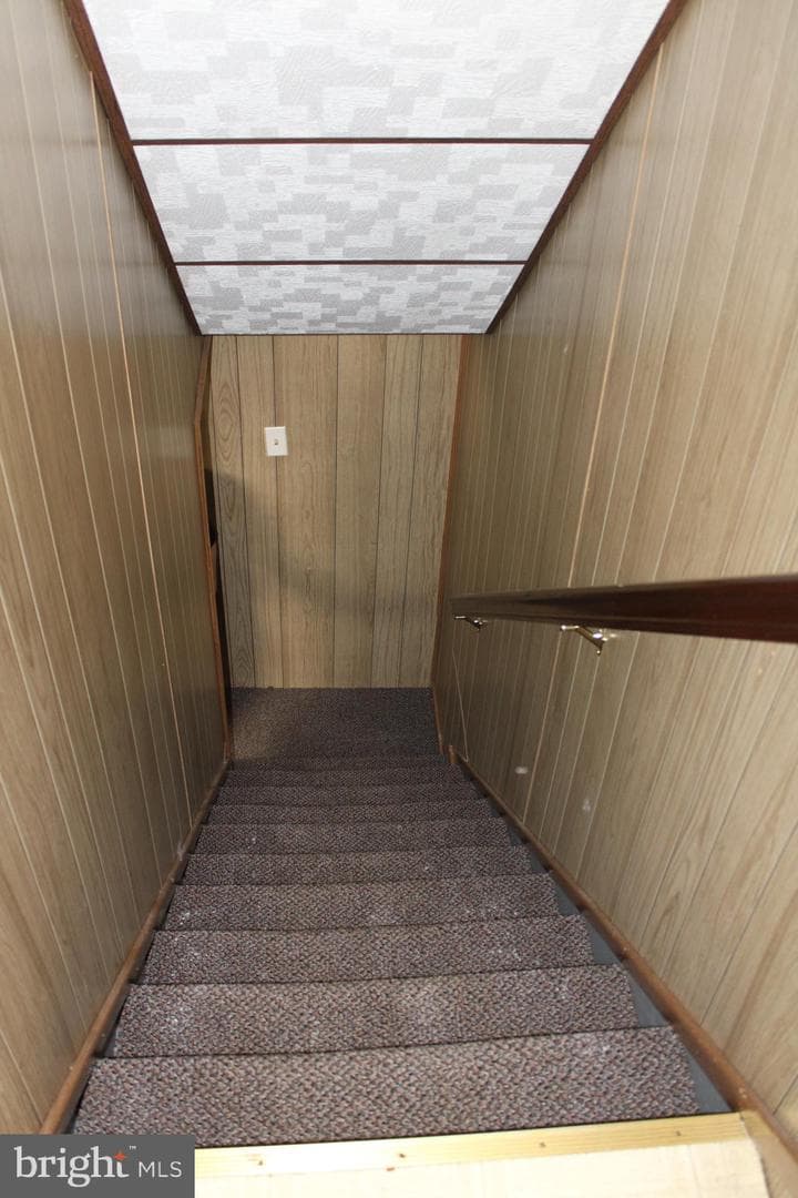 101 W Walnut Street photo 37