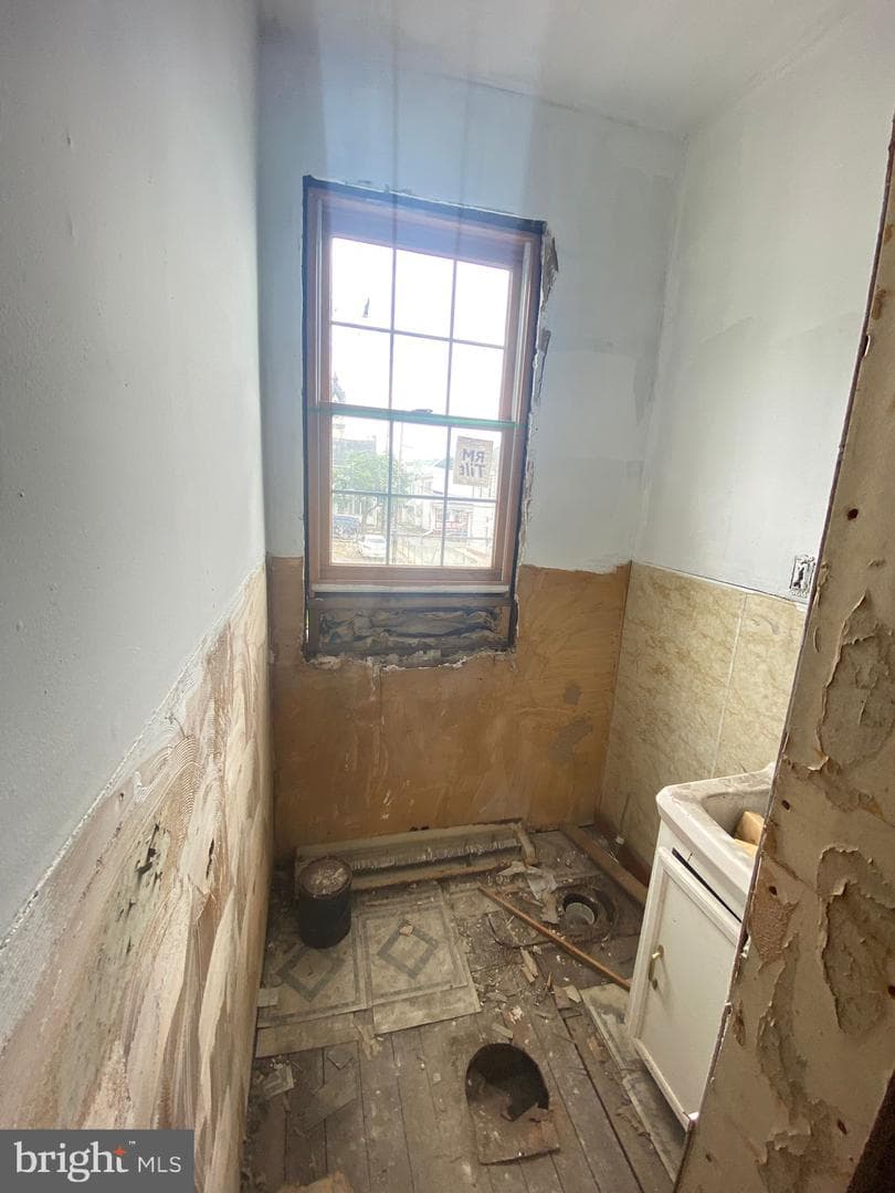 223 N Highland Street photo 16