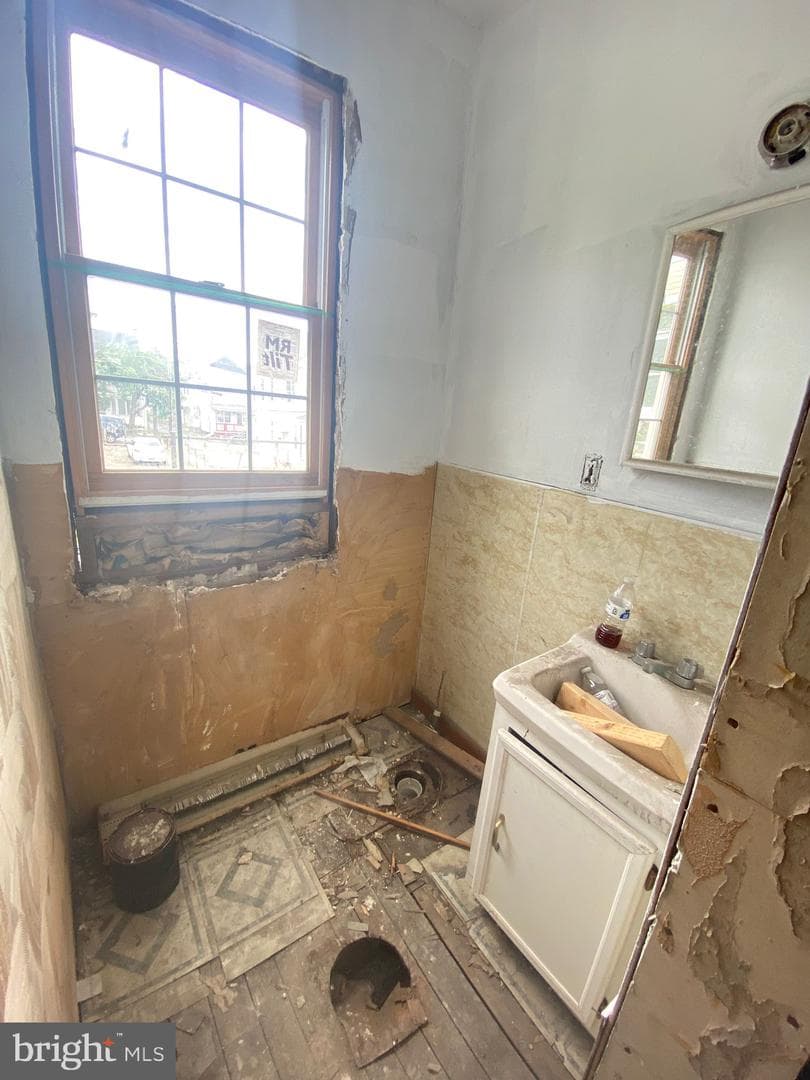 223 N Highland Street photo 20