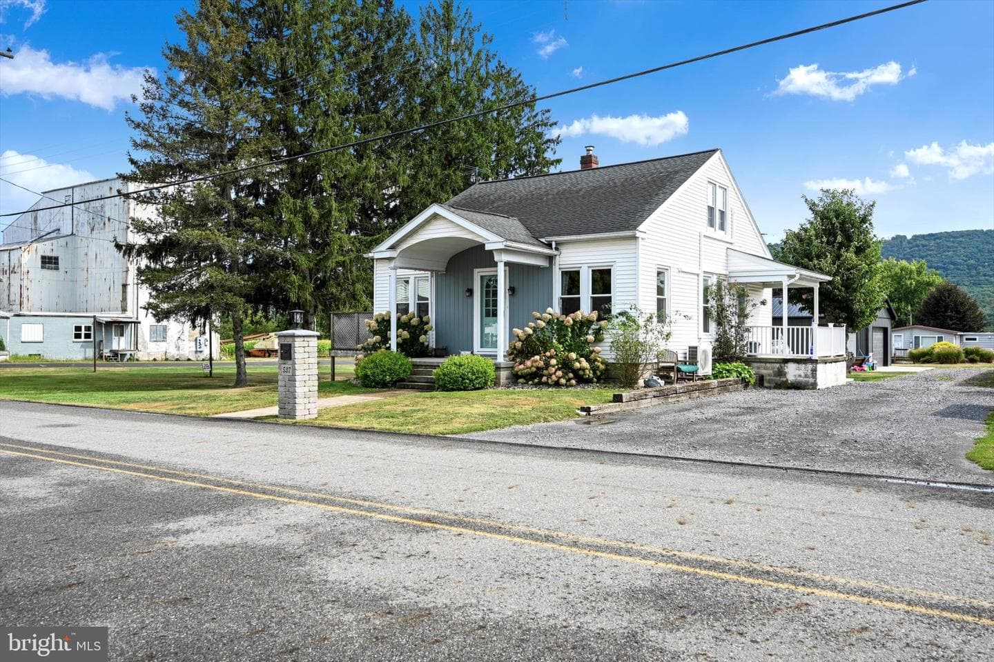 537 E Chestnut Street photo 1