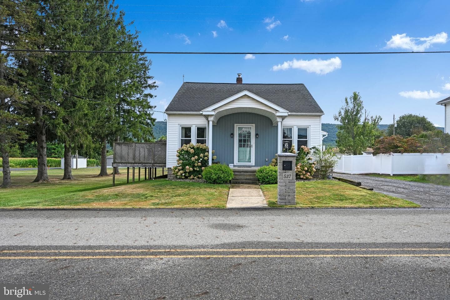 537 E Chestnut Street photo 3