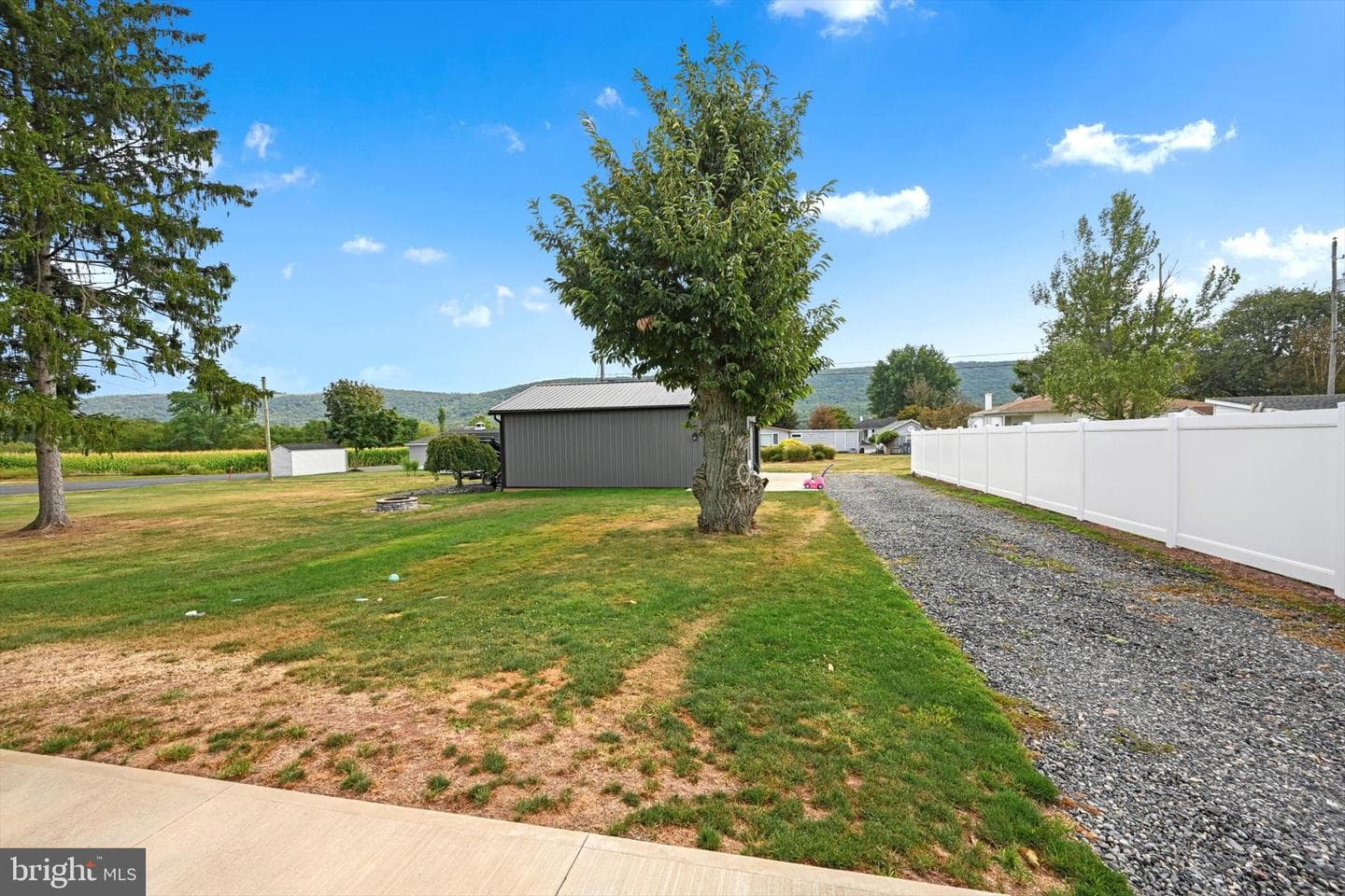 537 E Chestnut Street photo 6