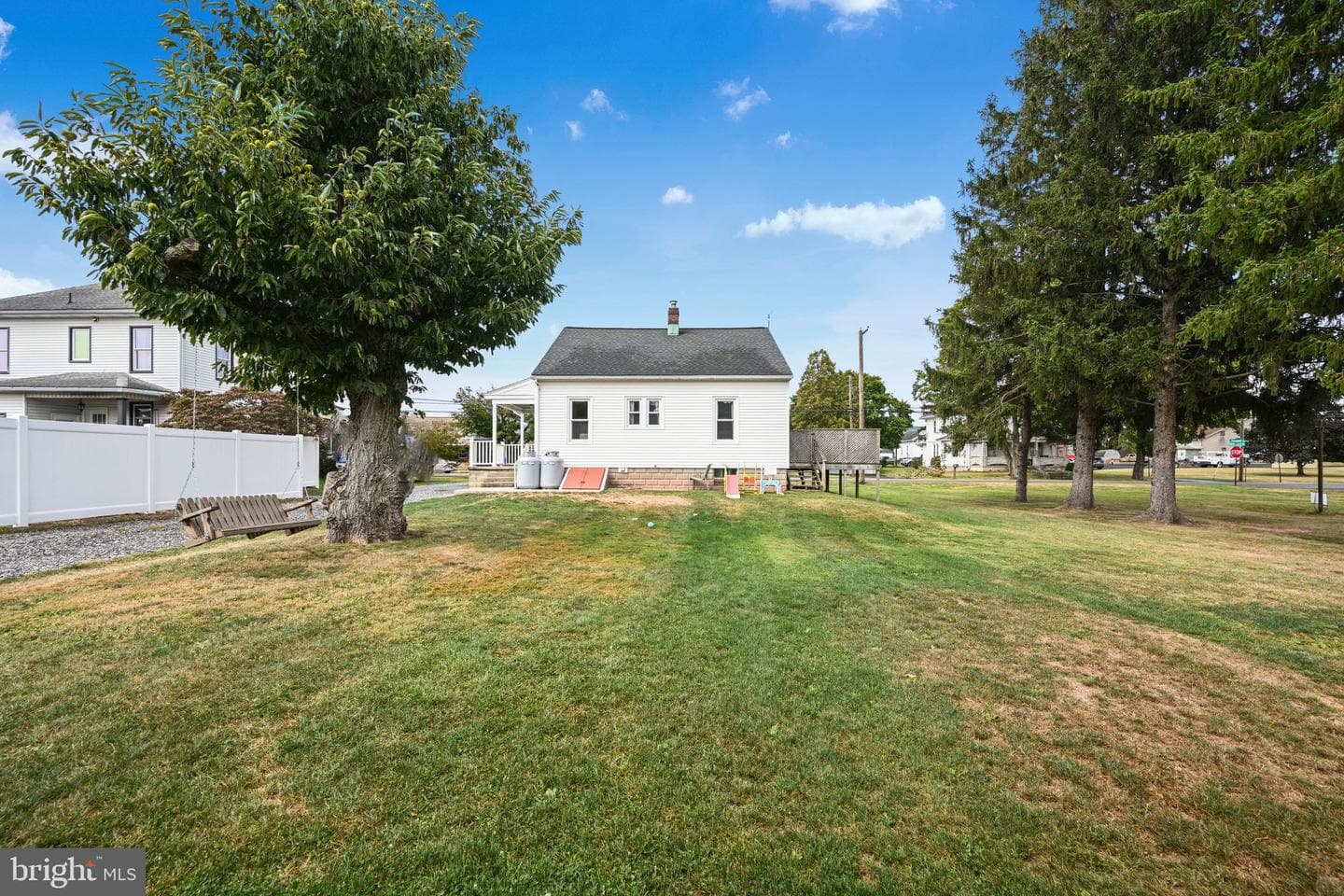 537 E Chestnut Street photo 8