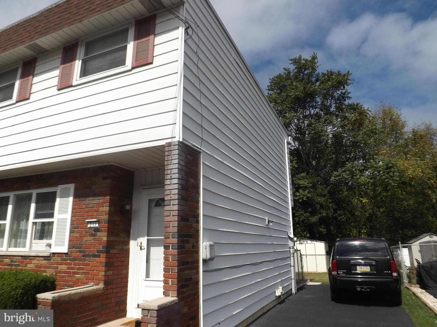 211 E Bacon Street photo 3