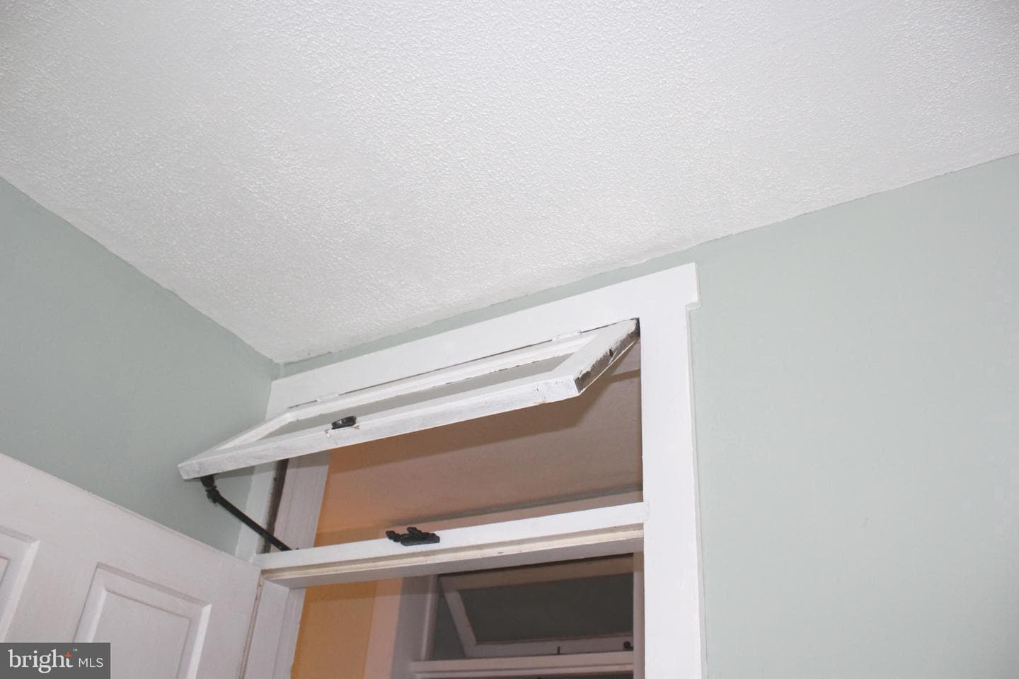 2 E Grand Avenue photo 42