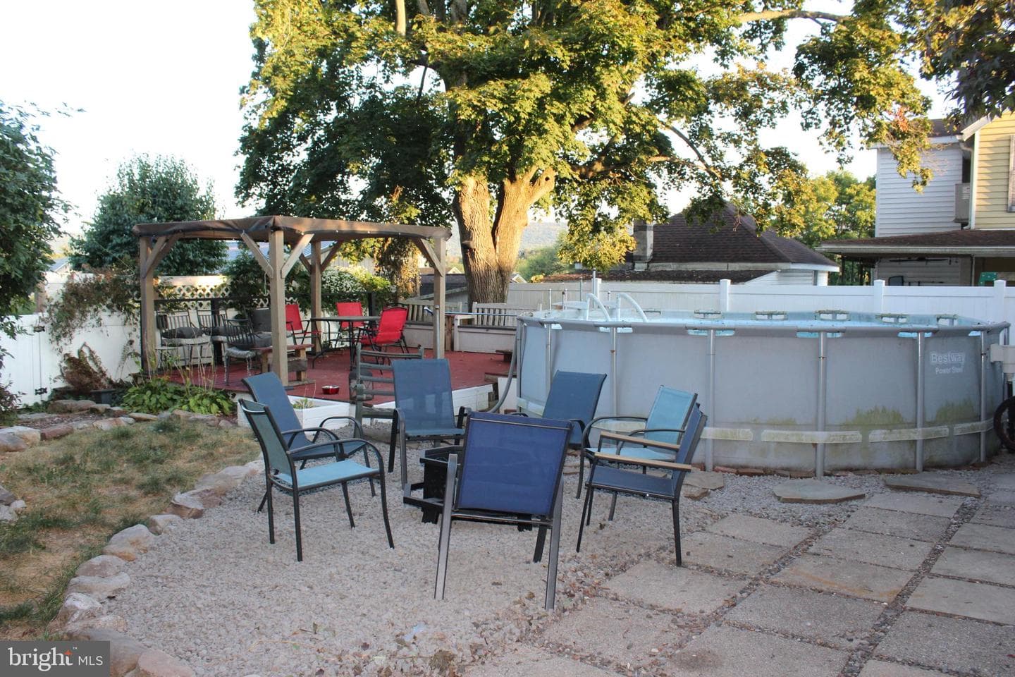 2 E Grand Avenue photo 50