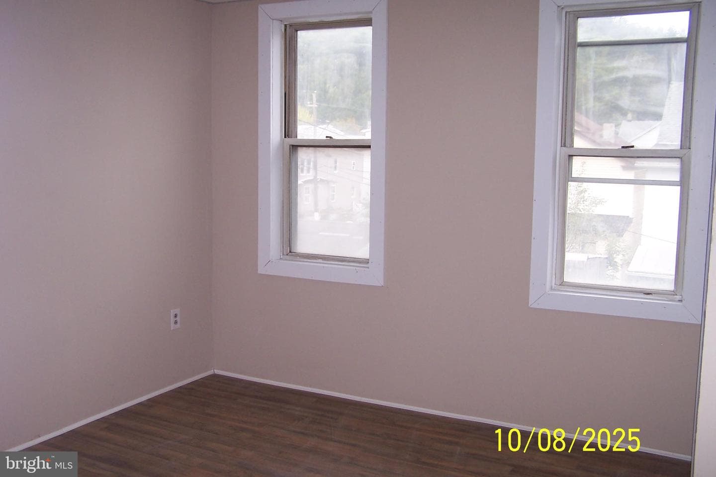 433 N Railroad Street photo 17