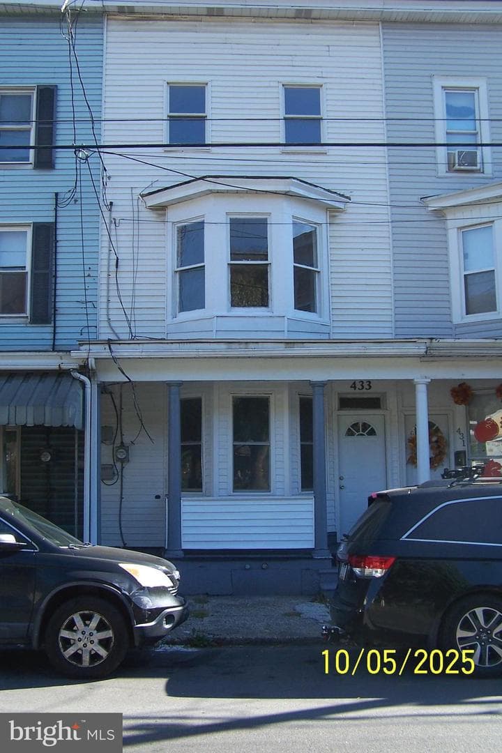 433 N Railroad Street photo 2