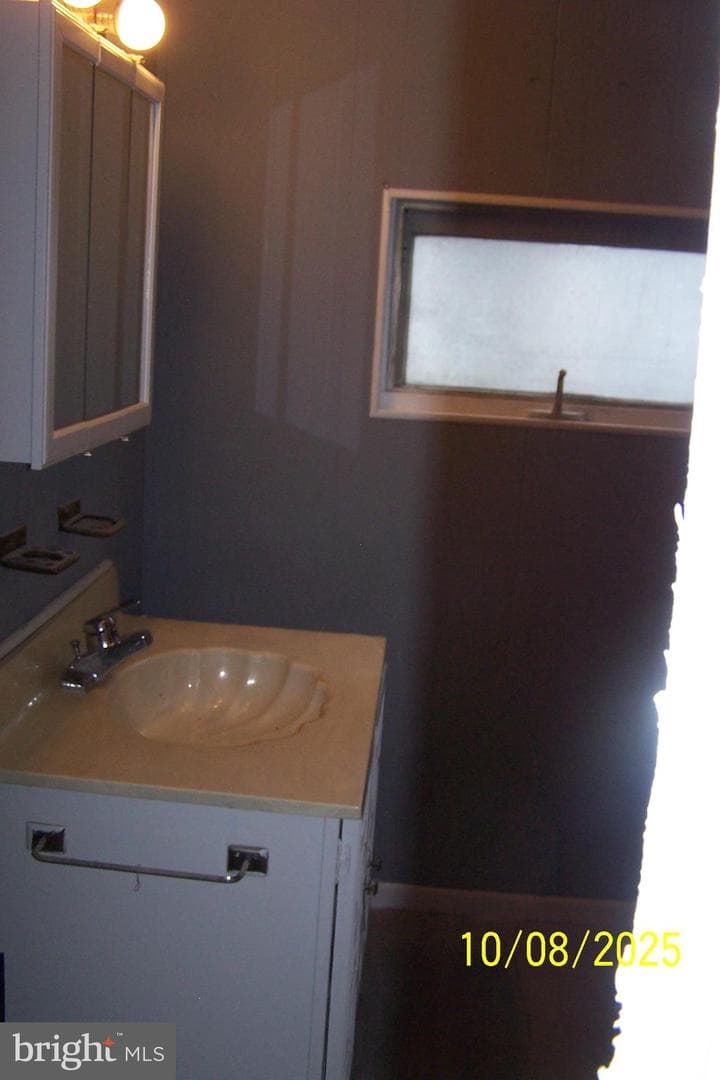 433 N Railroad Street photo 20