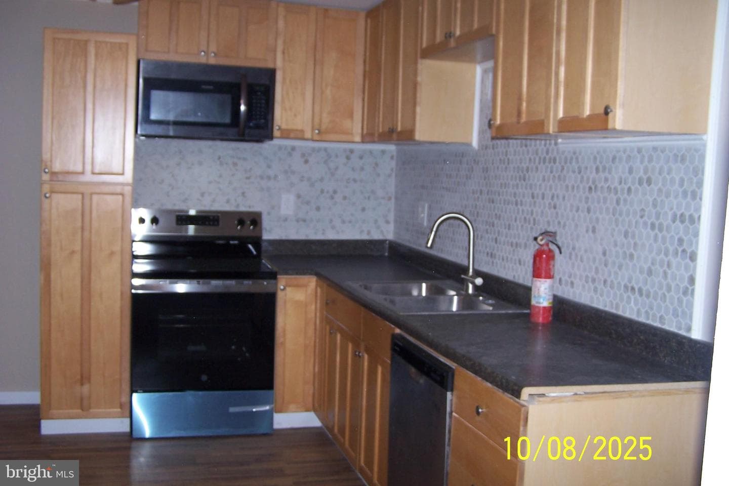 433 N Railroad Street photo 7