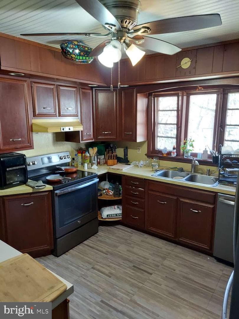 630 S Hoffman Boulevard photo 3