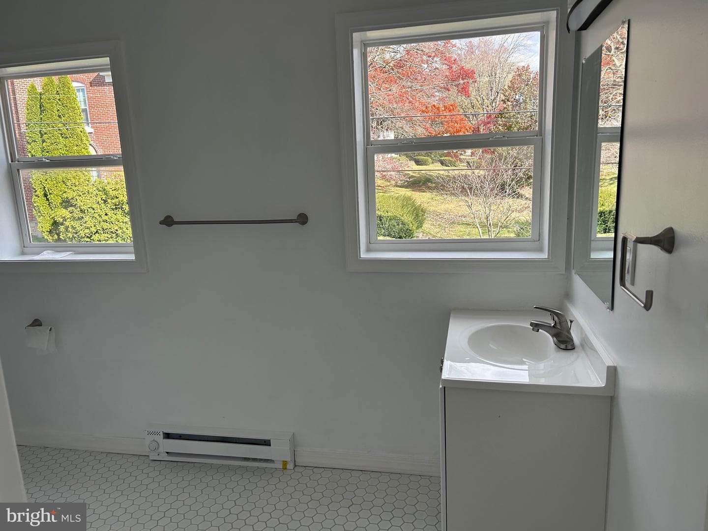 839 E Grand Avenue photo 10
