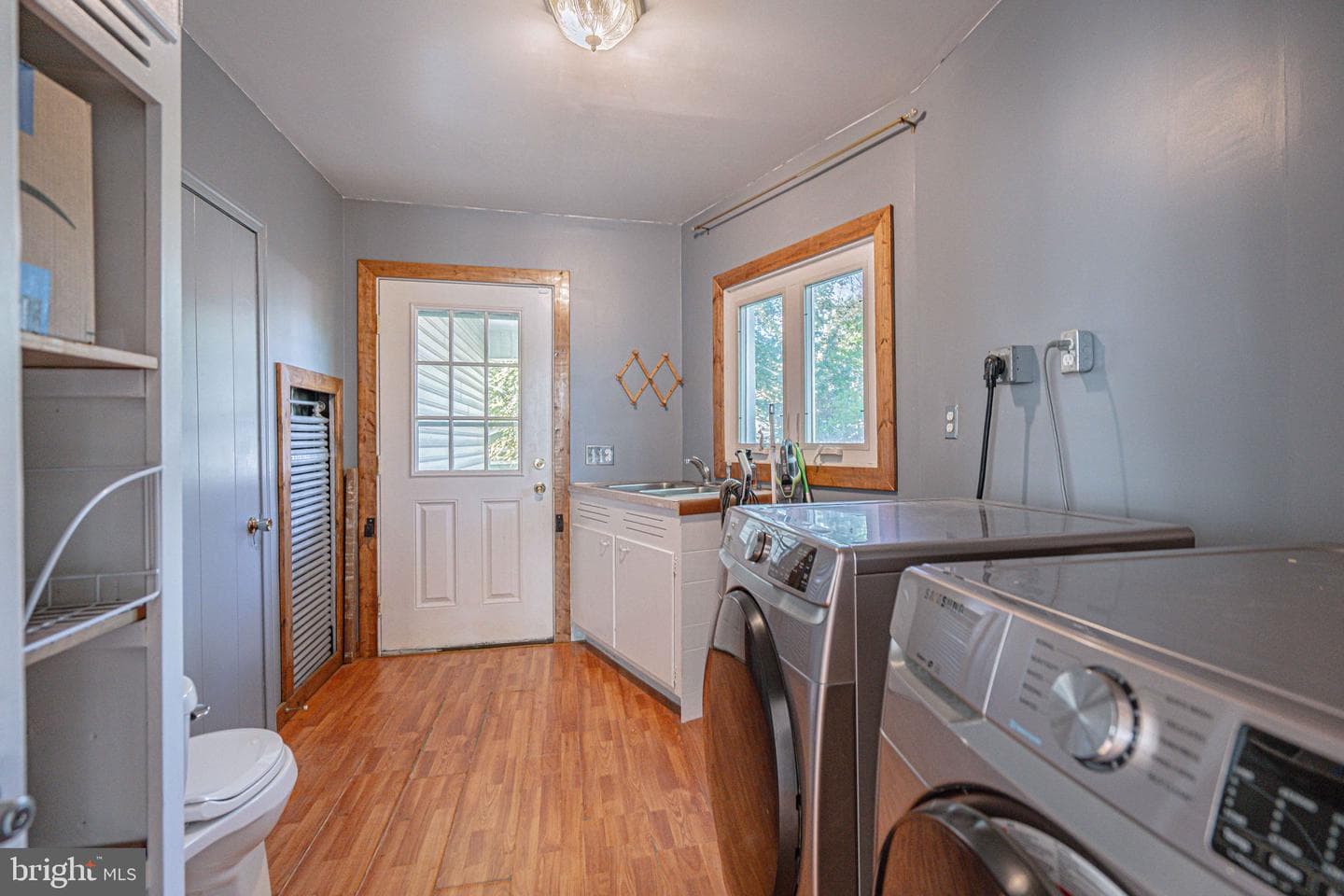 451 E Broad Street photo 17