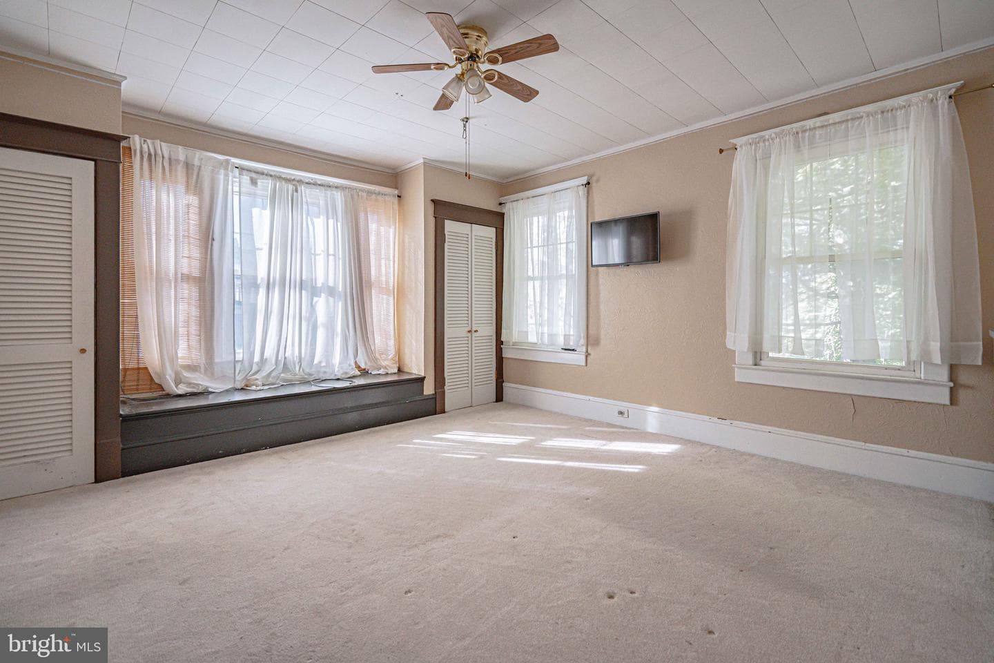451 E Broad Street photo 37