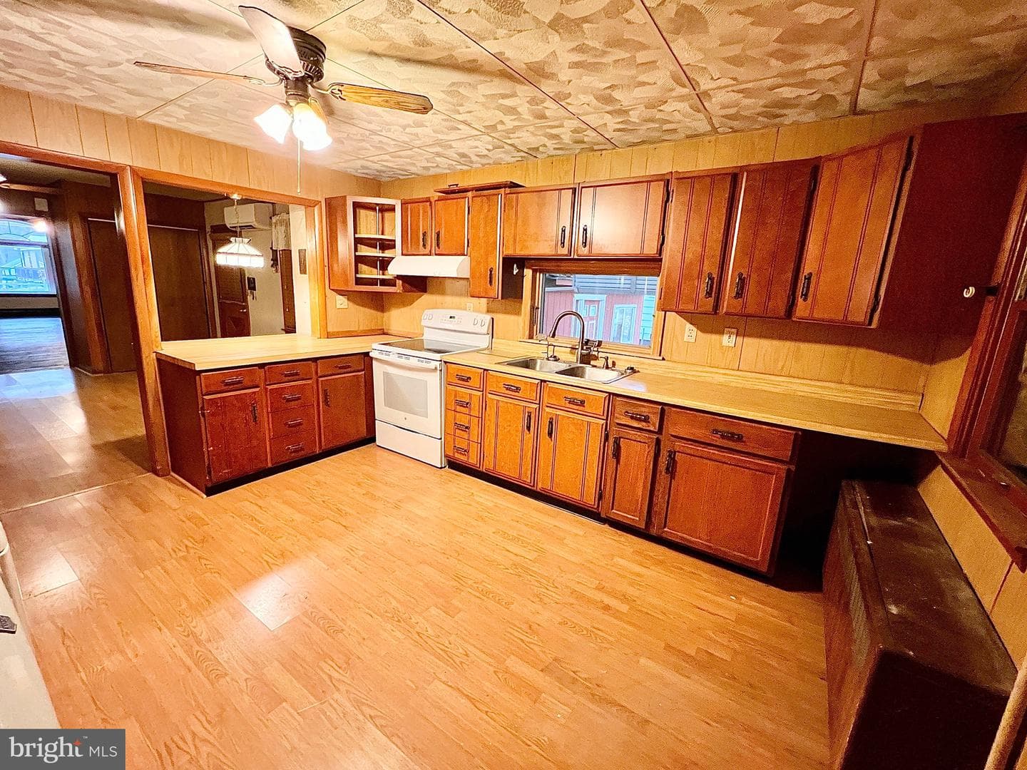 323 N Hobart Street photo 13