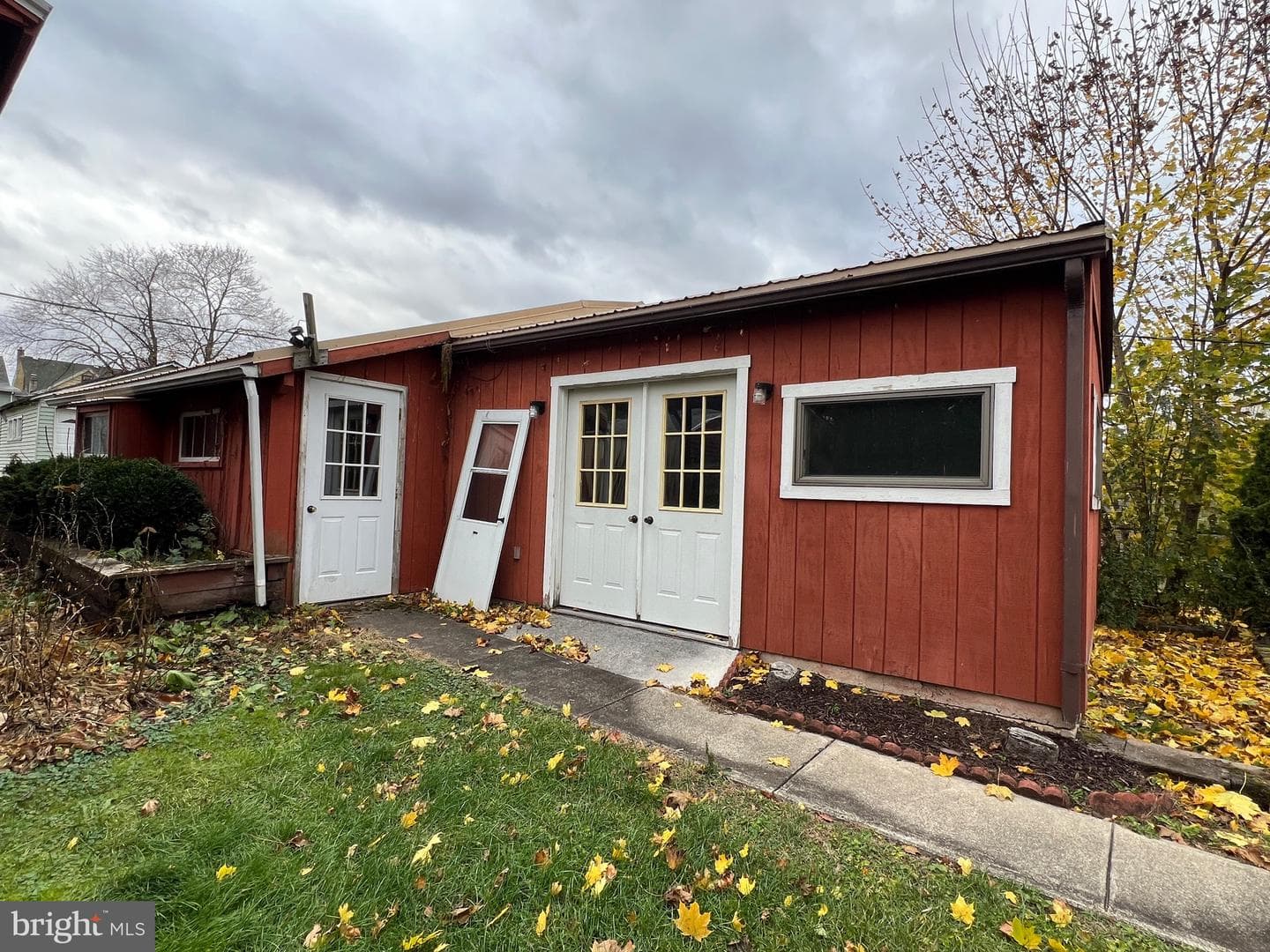 323 N Hobart Street photo 57