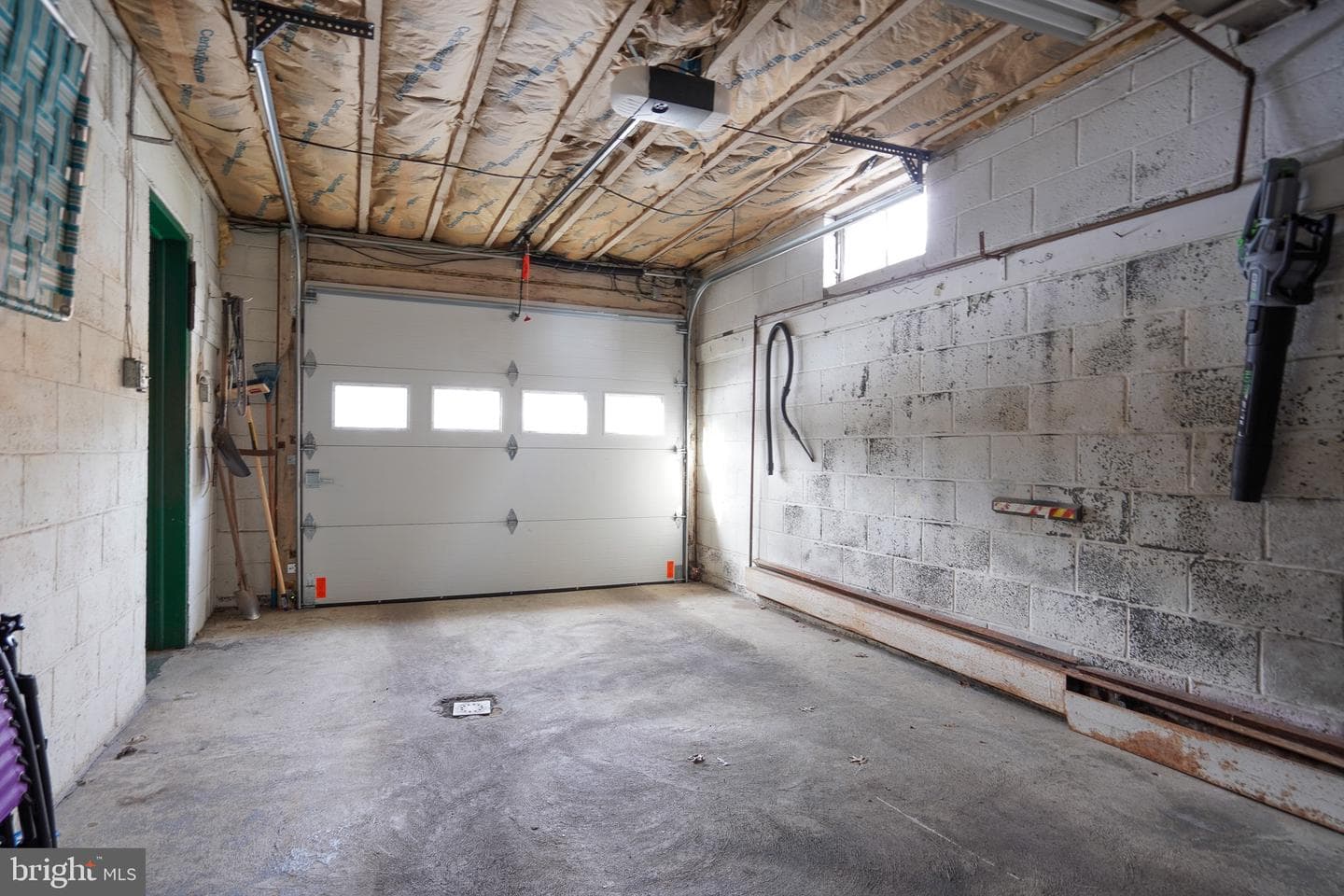 120 Ave E photo 60
