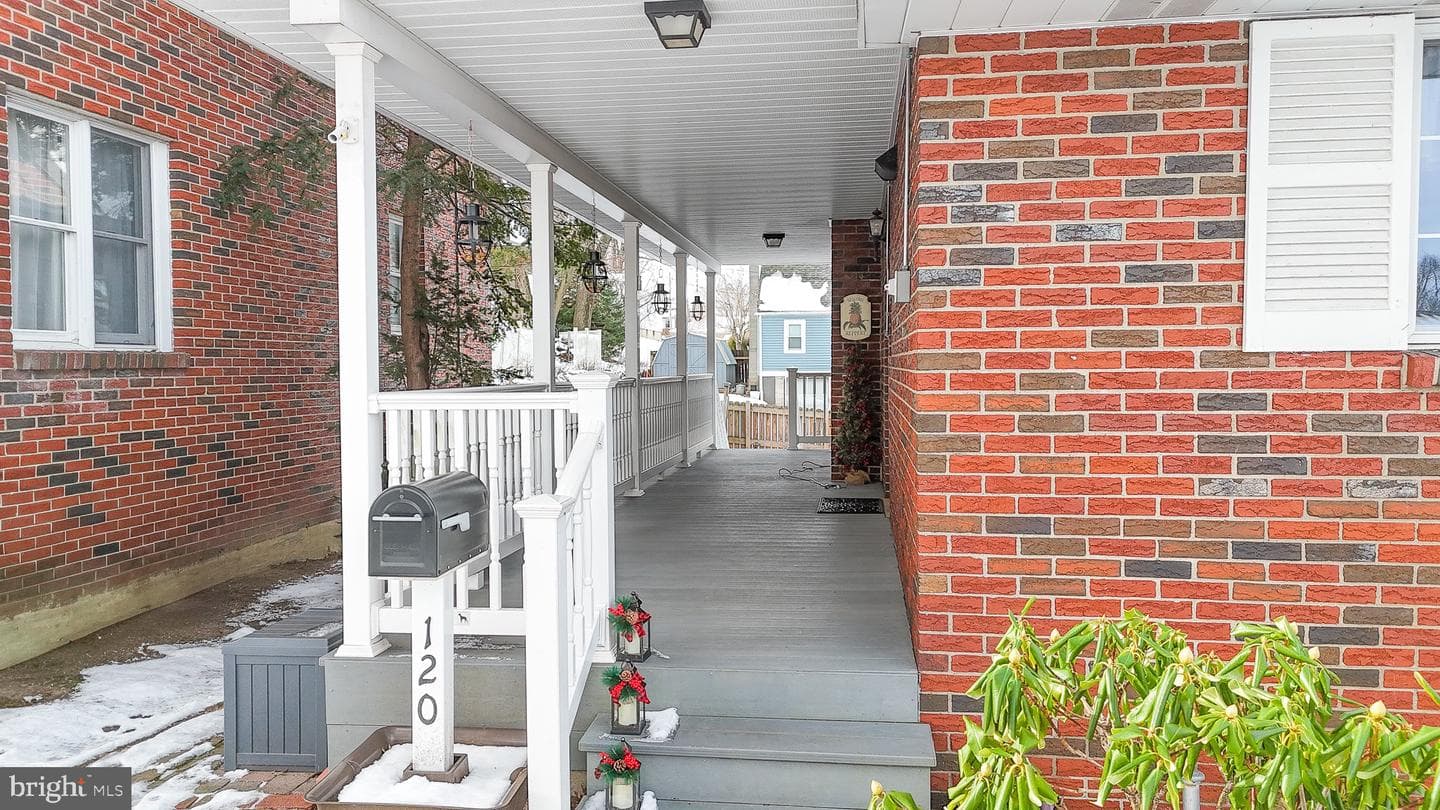 120 Ave E photo 9