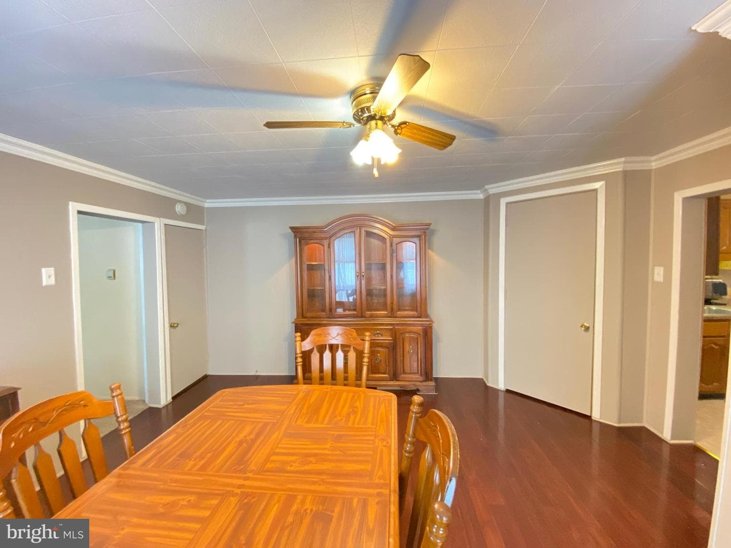141 S Nicholas Street photo 10