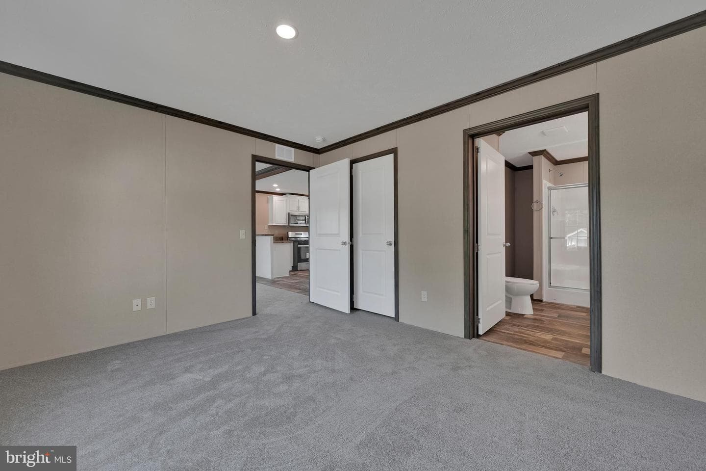 9 King Lane photo 13