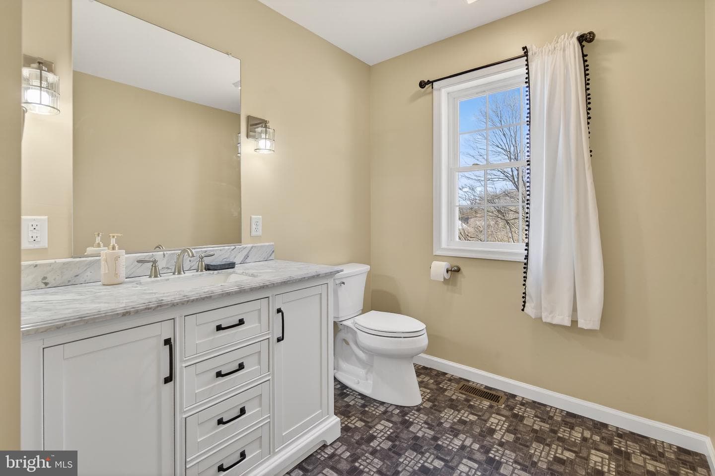 2021 Evergreen Drive photo 36