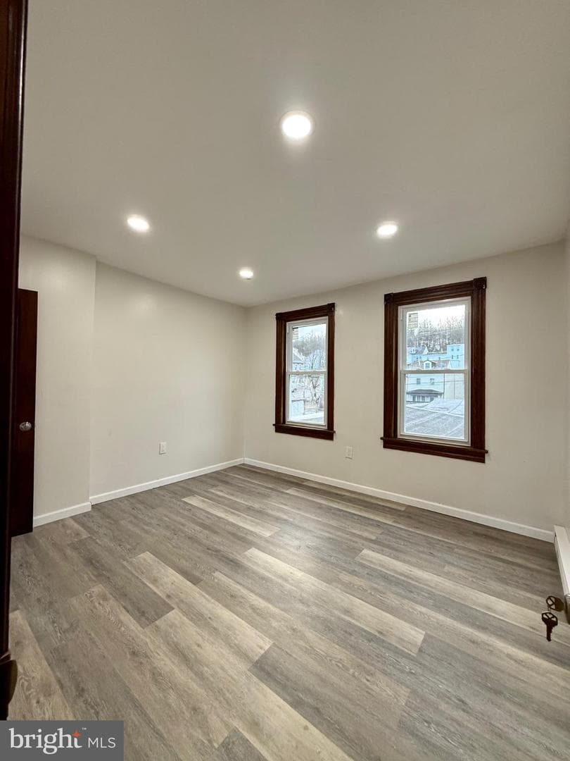 918 W Walnut Street photo 13