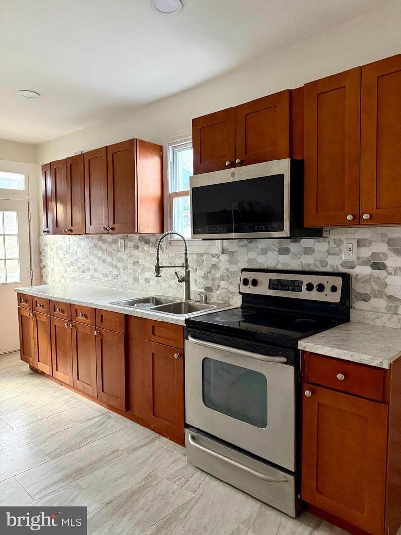 918 W Walnut Street photo 6
