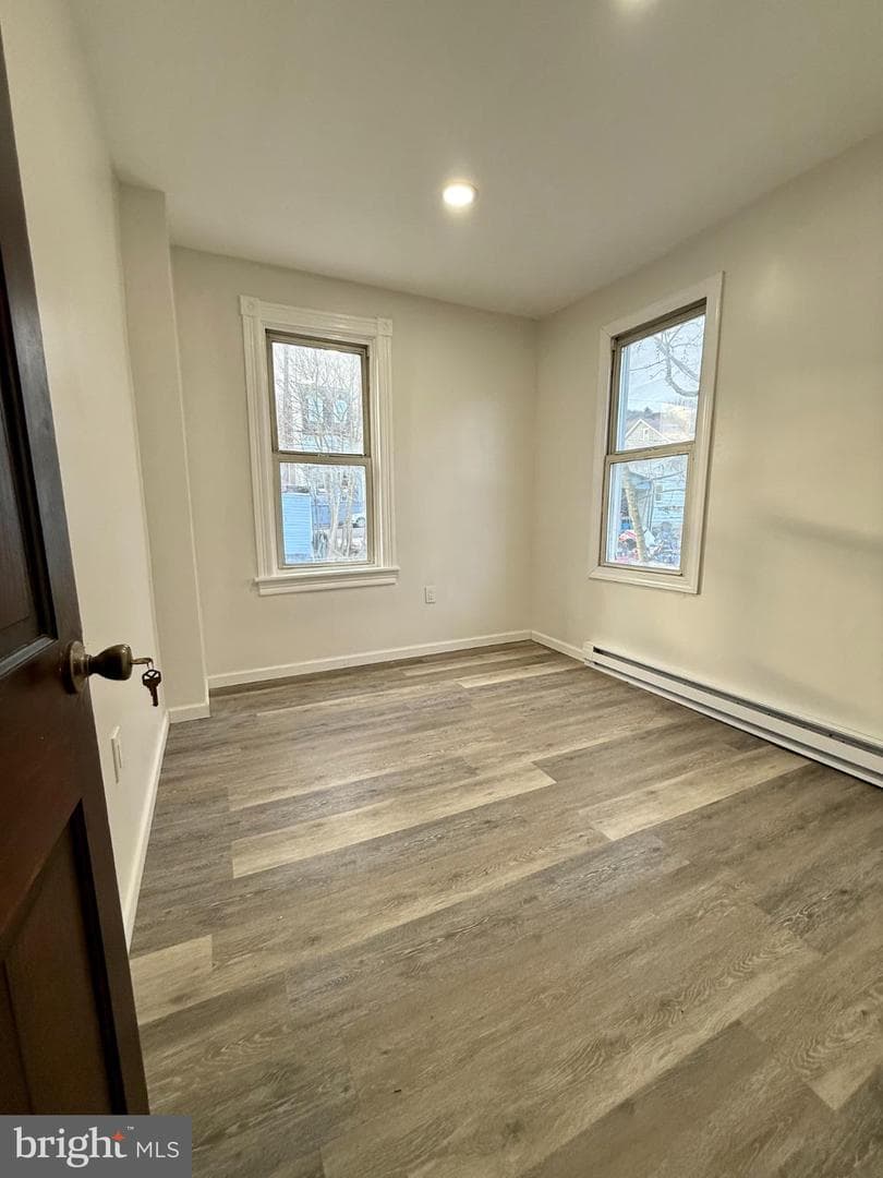 918 W Walnut Street photo 9