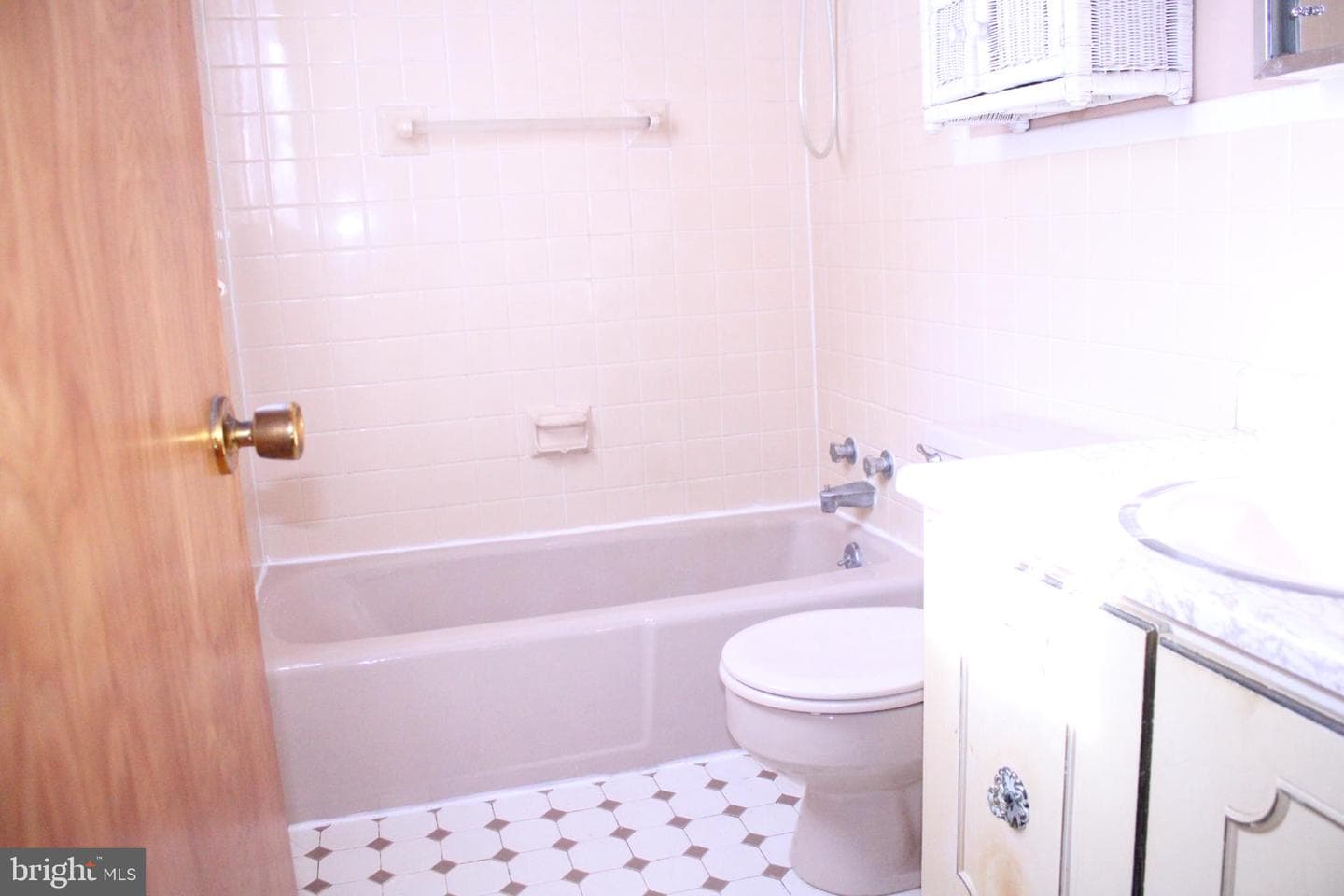 548 Willow photo 12