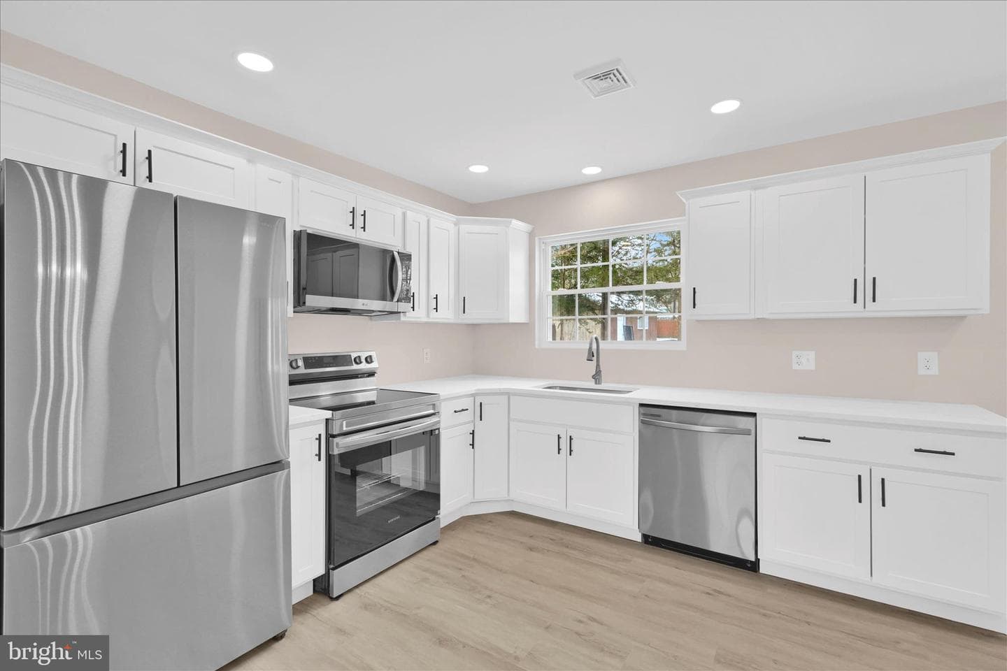 200 Willow Road photo 13