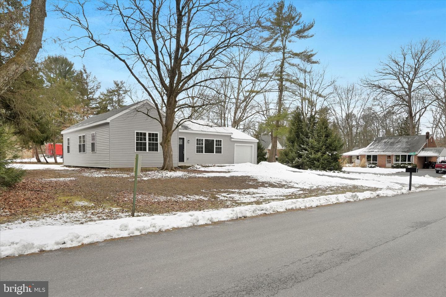 200 Willow Road photo 6