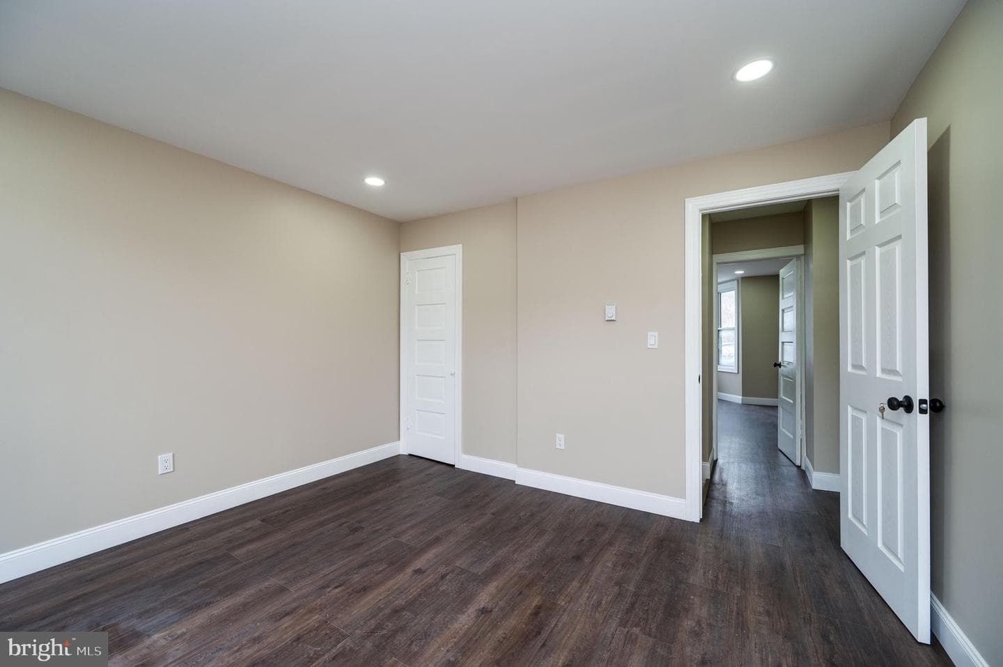 724 E Centre Street photo 10