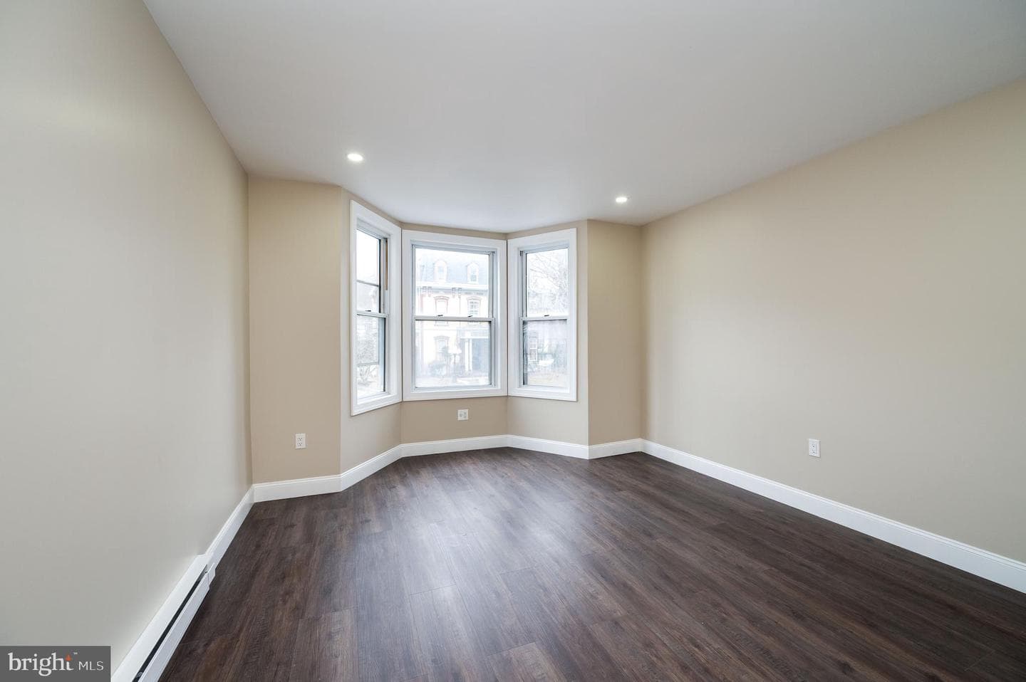 724 E Centre Street photo 11