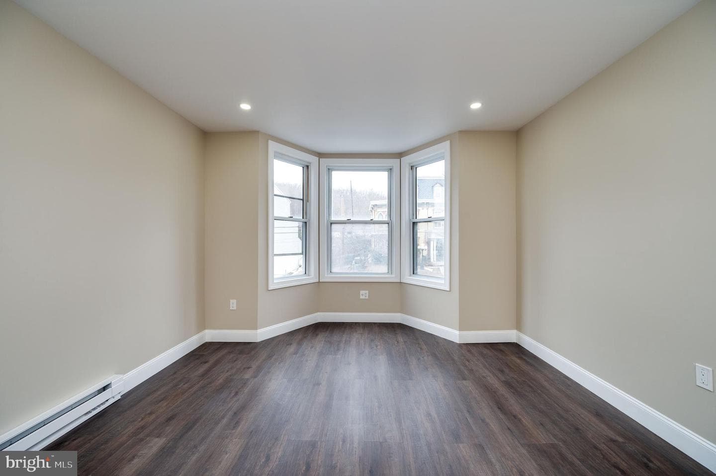 724 E Centre Street photo 12