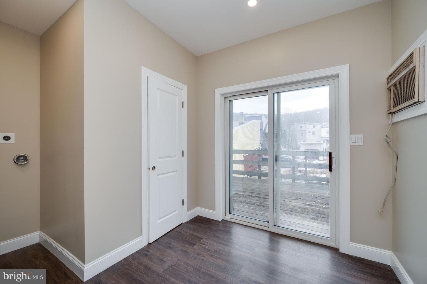 724 E Centre Street photo 31
