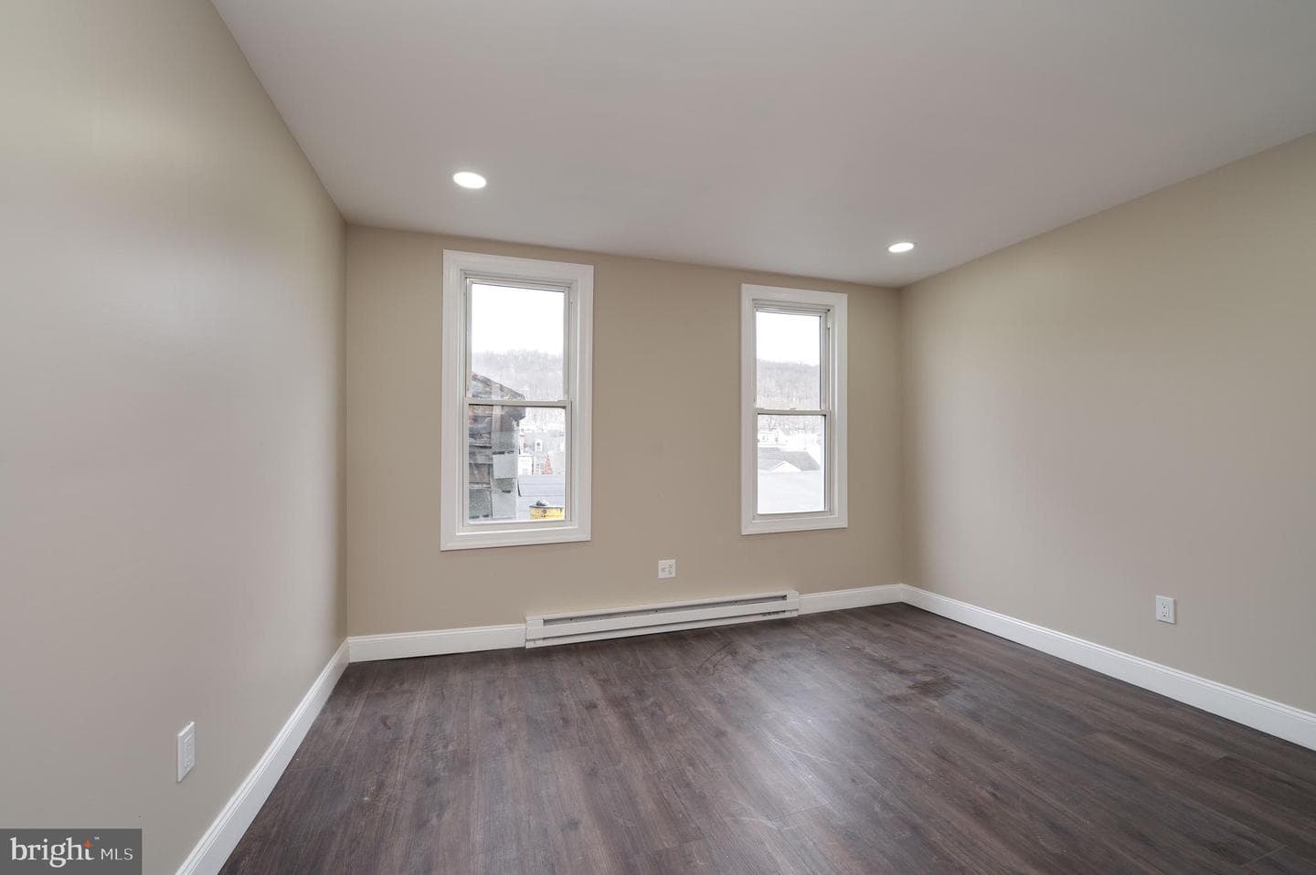 724 E Centre Street photo 7