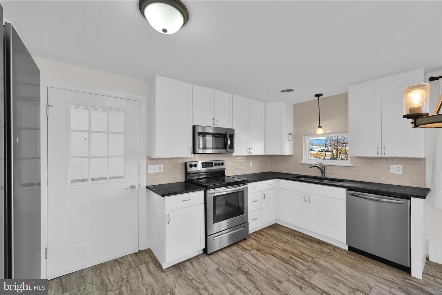 65 Hawk Lane photo 12