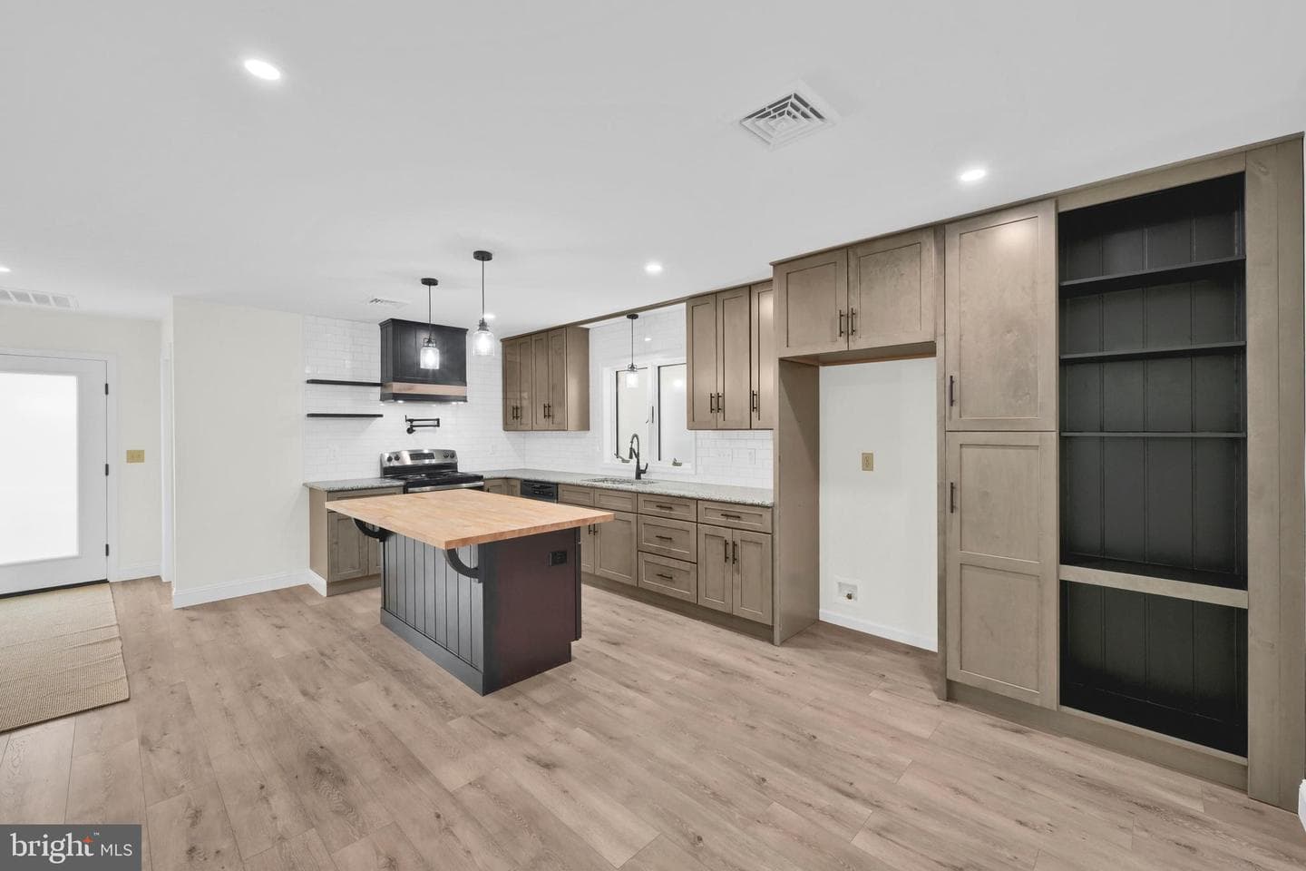 1308 Mount Hope Avenue photo 9