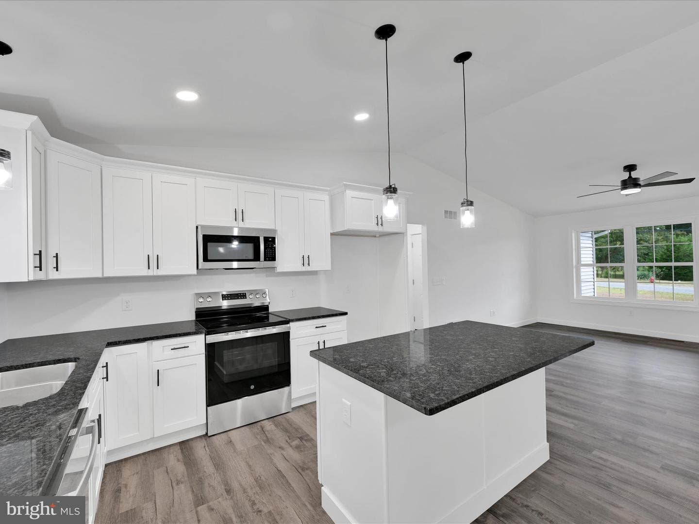 1359 Stag Drive photo 9