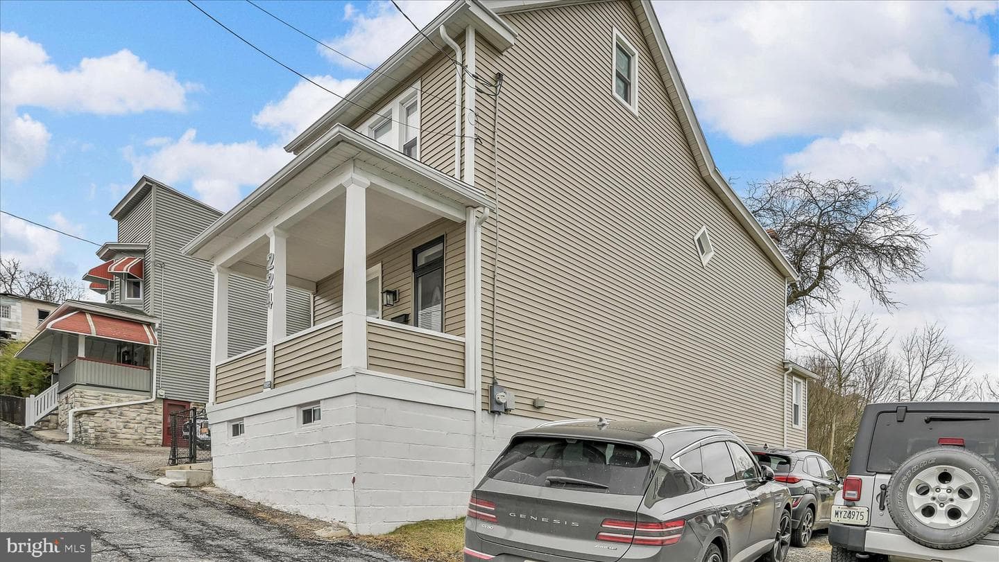 224 Fisher Avenue photo 5