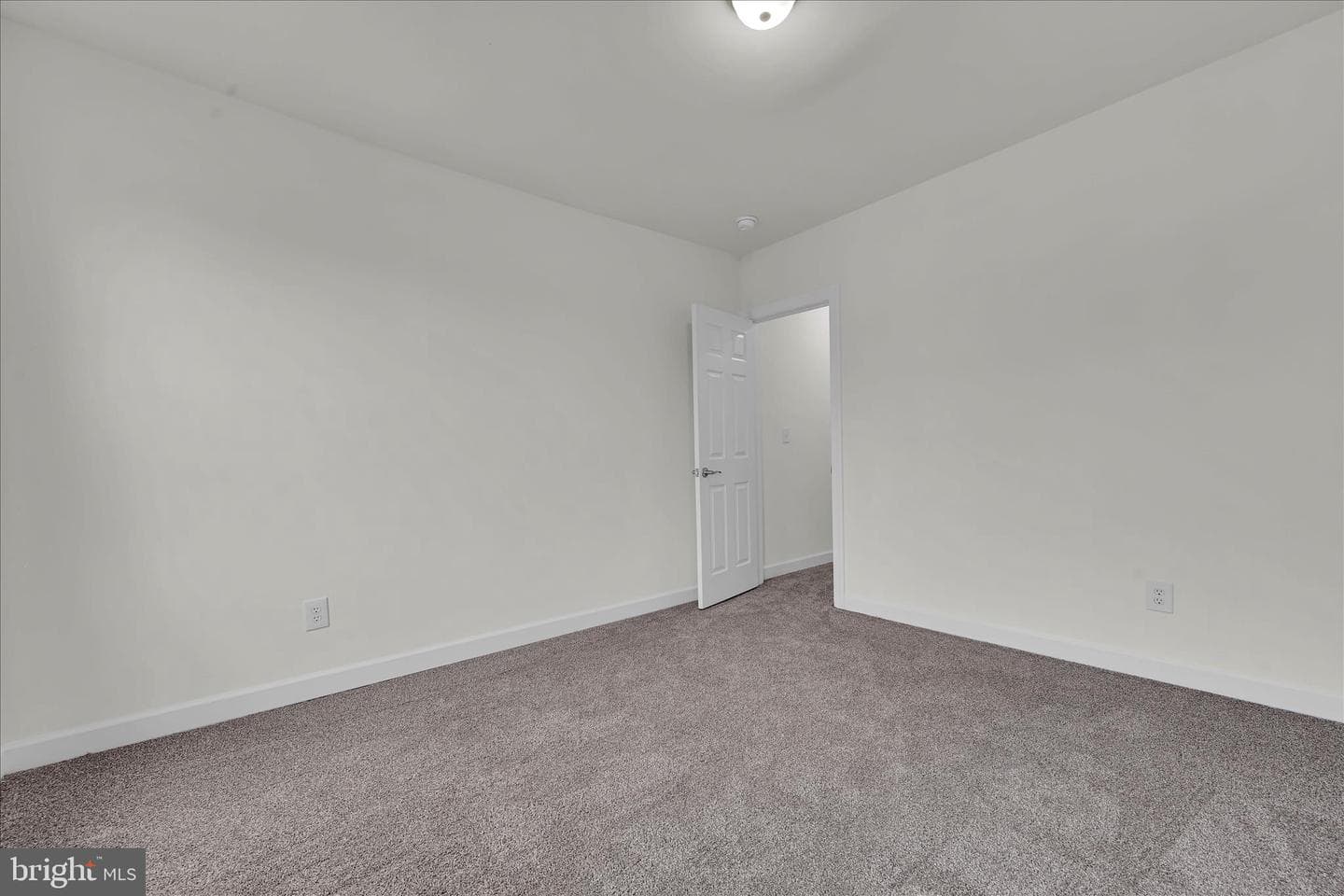 120 E Chestnut Street photo 20