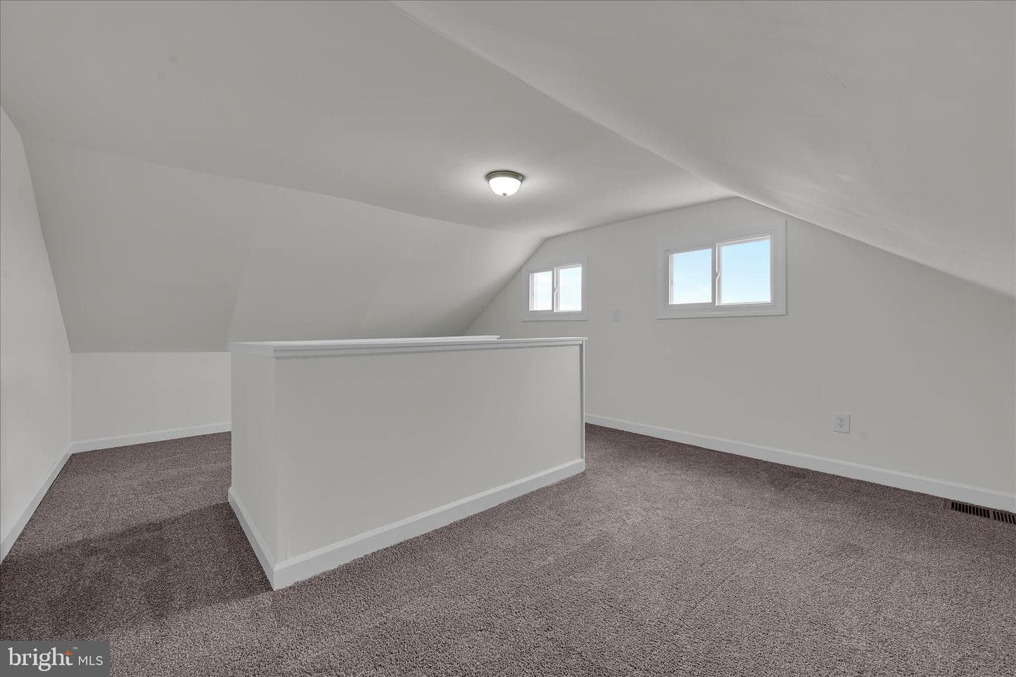 120 E Chestnut Street photo 22