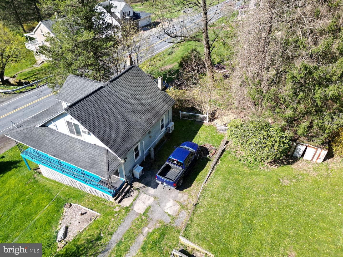690 High Road photo 23