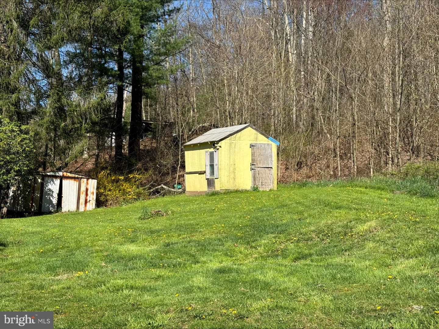 690 High Road photo 26