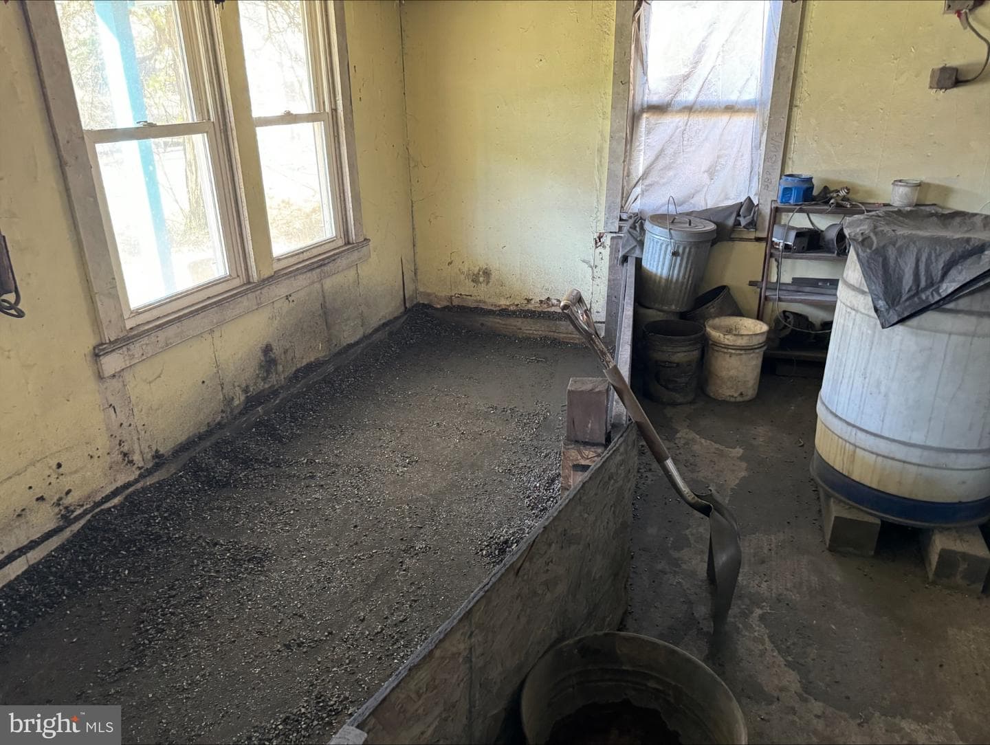 690 High Road photo 31