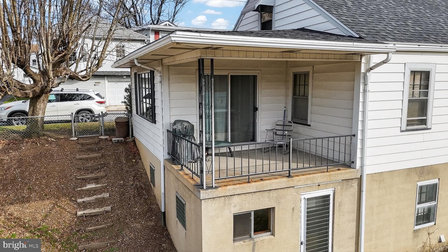 230 W Howard Avenue photo 5